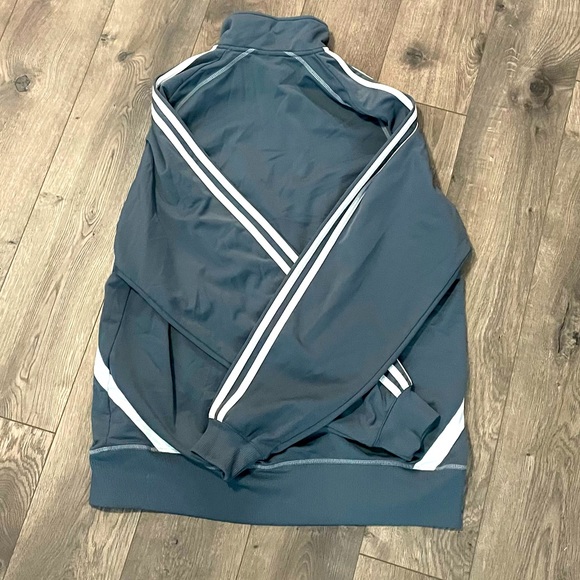 ADIDAS LONG SLEEVE MENS ACTIVE WEAR LIGHT JACKET. FRONT ZIPPER -GOOD CONDITION. - Picture 3 of 5